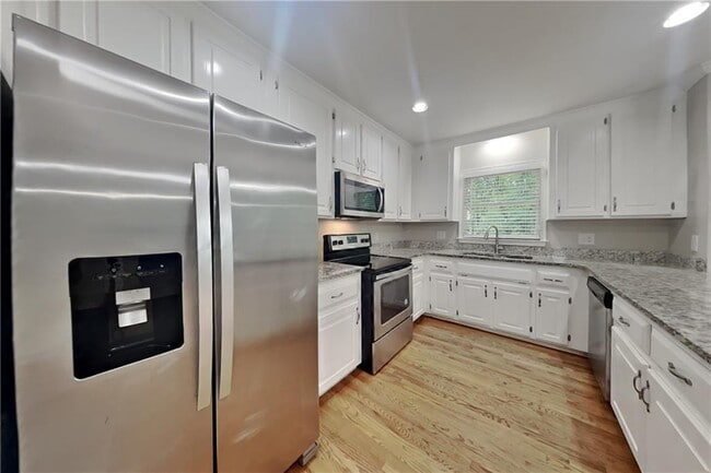 Foto del edificio - 704 Kirkwood Cir