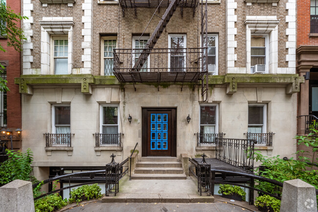 Entrance - 106 W 13th St