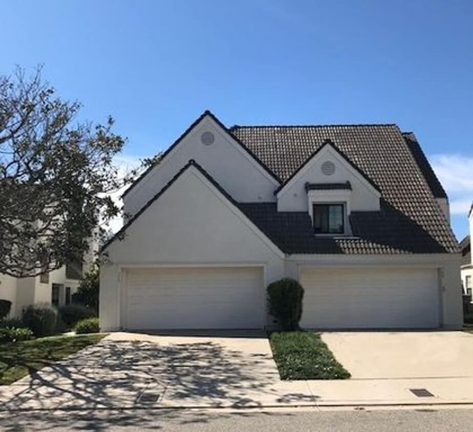 Primary Photo - Large Renovated 3bed x 2.5bath Townhouse w...