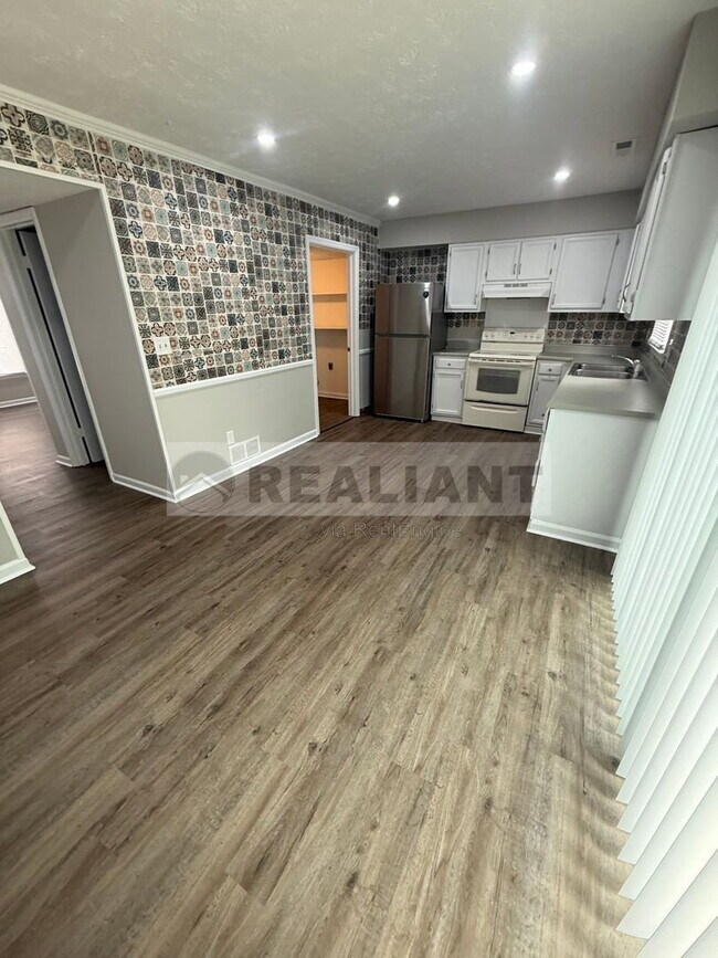 Foto del edificio - 3107 Glenridge Cir