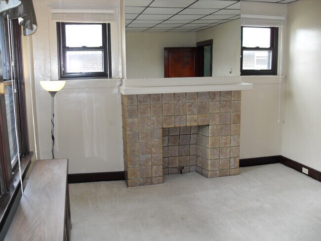 Building Photo - 3369 Parkview Ave