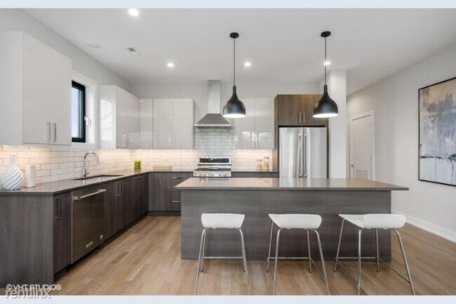 Building Photo - 3 br, 2 bath Condo - 6242 S Greenwood Ave