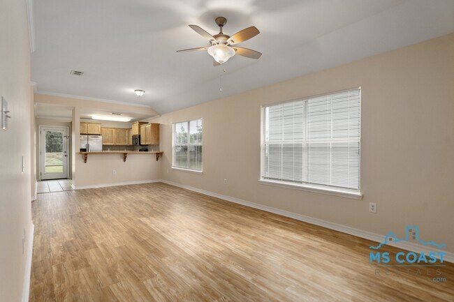 Foto del edificio - 324 Twin Lakes Blvd