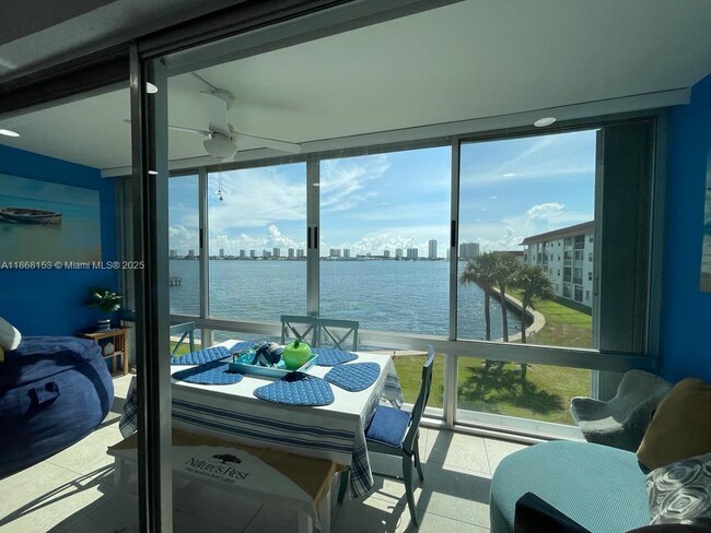 Foto del edificio - 2936 Lake Shore Dr