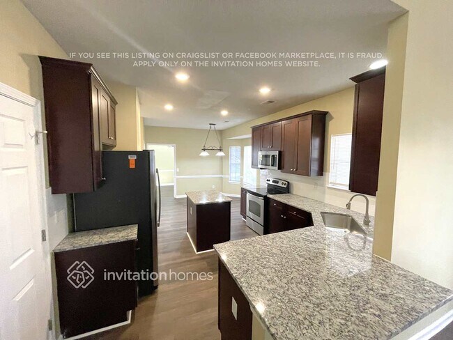 Building Photo - 1327 Yorkshire Pl NW