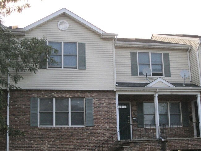 Building Photo - 100 Halstead Ave