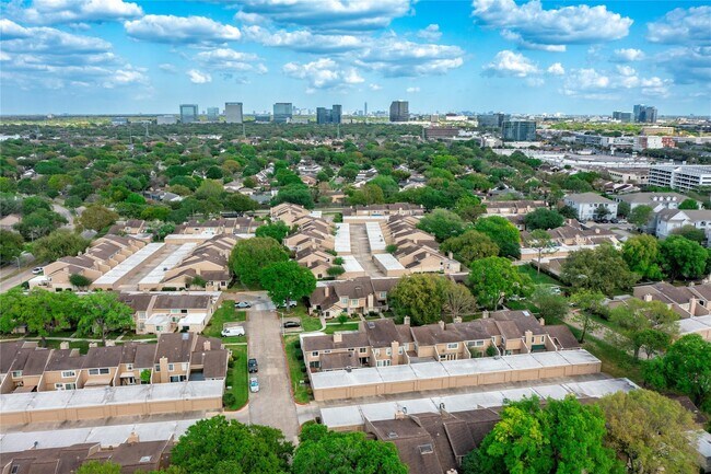 Building Photo - 11609 Village Pl Dr