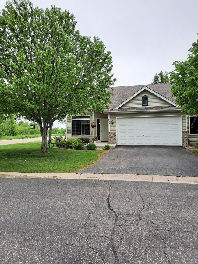 523 Creekside Dr, Buffalo, MN 55313 Townhome Rentals in Buffalo MN