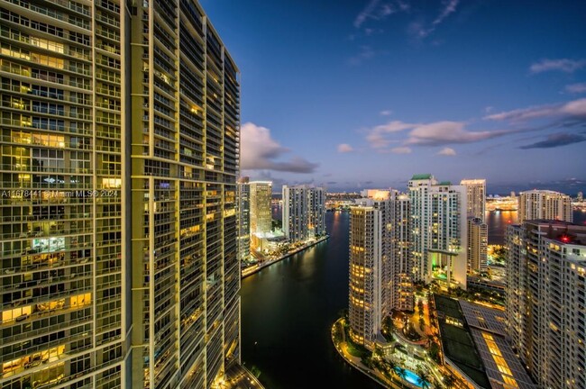 Building Photo - 495 Brickell Ave