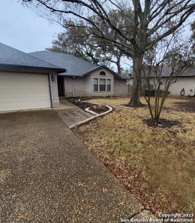 Foto del edificio - 3234 Mid Hollow Dr