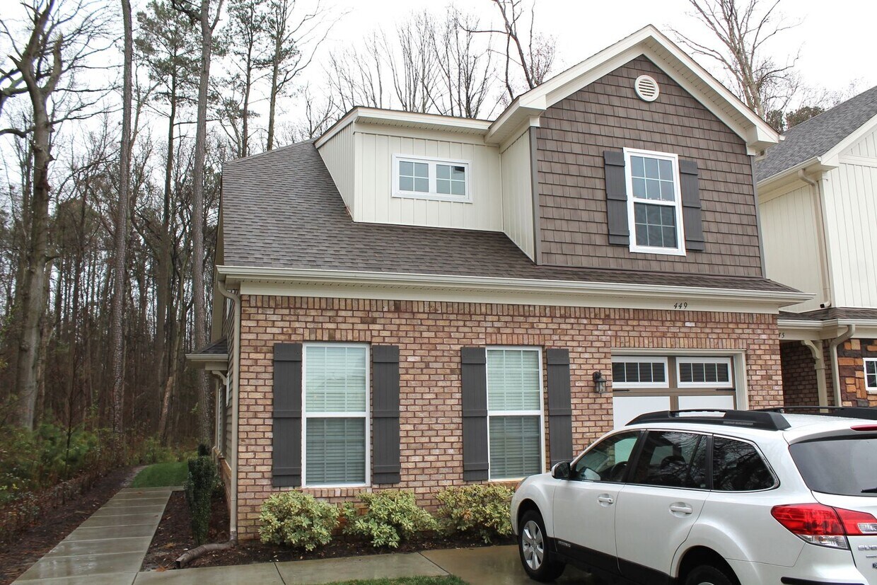 Foto principal - Open Floor plan in Greenbrier!