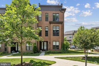 Building Photo - 12258 Sessile Commons