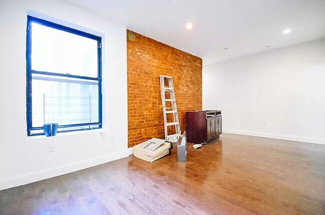 Building Photo - 188 Claremont Ave