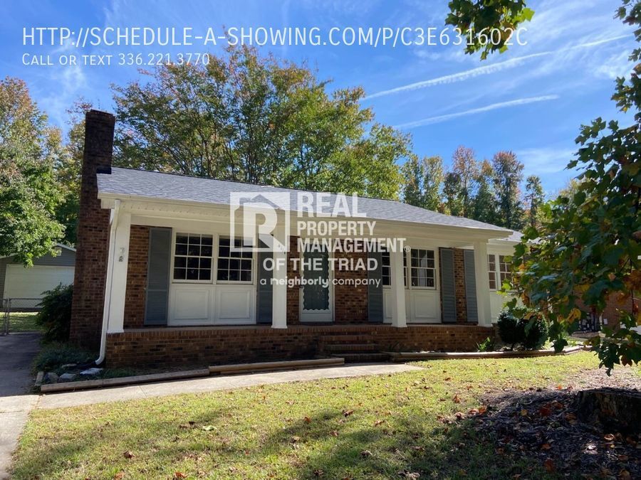 Desirable 3 Bed / 2 Bath Home w/Fenced Yard House Rental in
