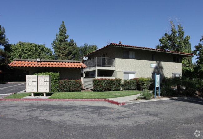 Building Photo - The Lakes at Corona