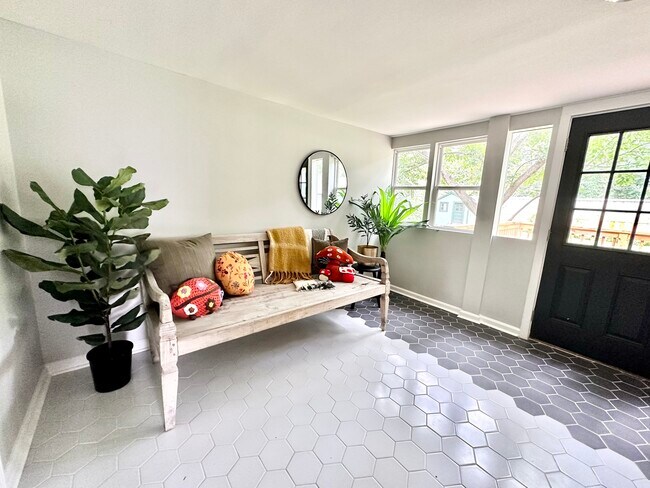 Foto del edificio - 6046 Riverview Dr