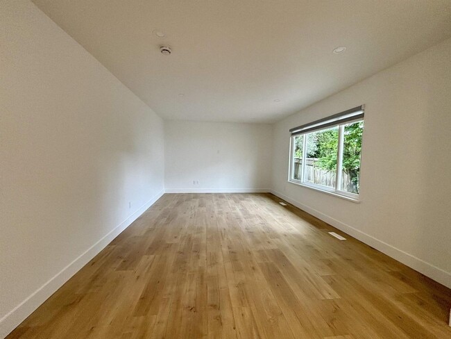 Building Photo - 5232-201A 201A St