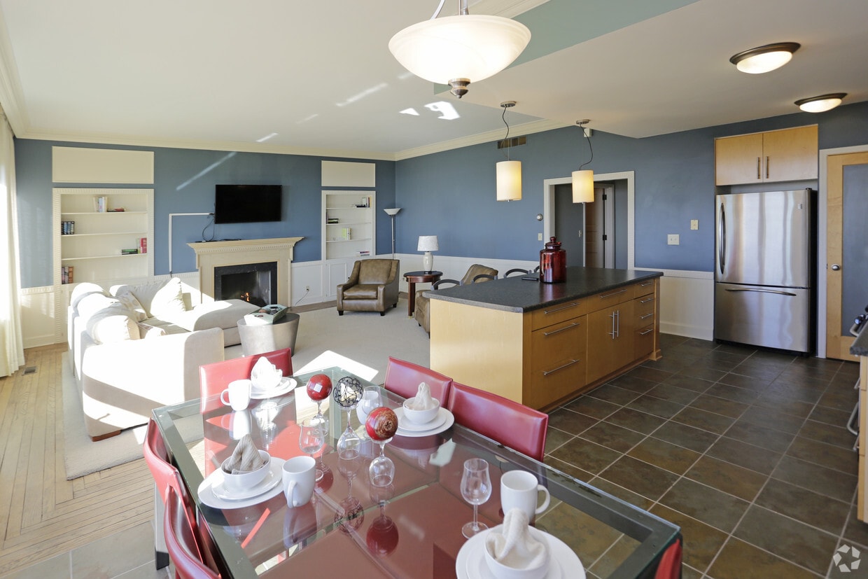 Mount Royal Manor 100 Elizabeth St Duluth, MN 55803