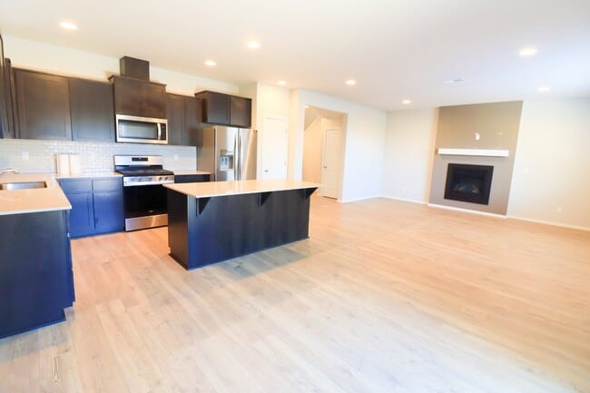 Building Photo - 3/2.5 Home in SE Bend with access to commu...