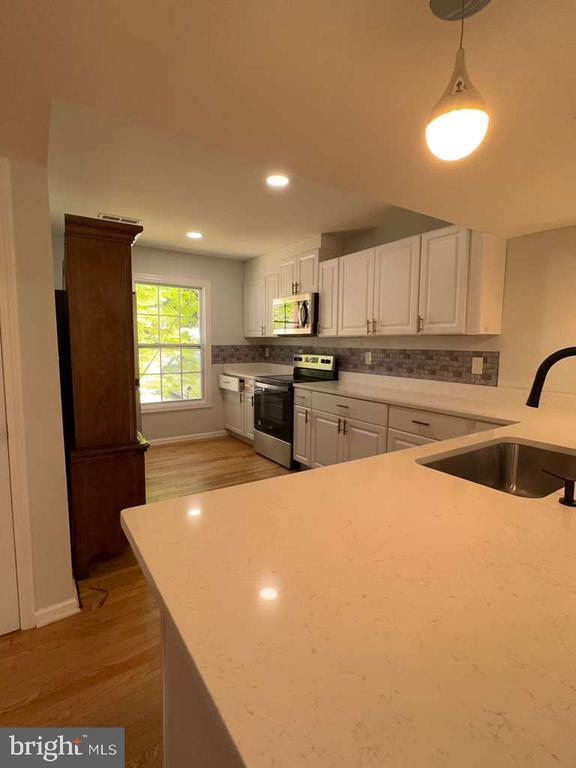 Building Photo - 4902 Van Walbeek Pl