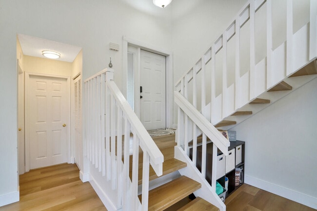 Building Photo - 5804 Fox Hollow Dr