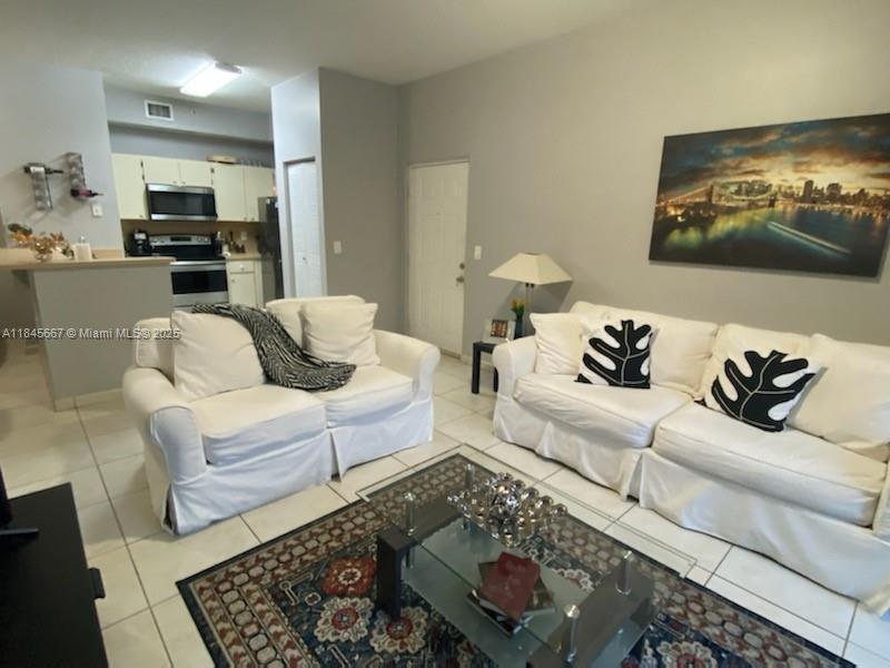 Foto principal - 7220 NW 114th Ave