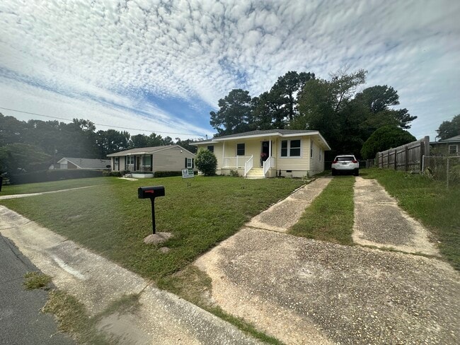Foto del edificio - 914 Fleetwood Dr