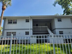 Building Photo - 580 Fairways Ln