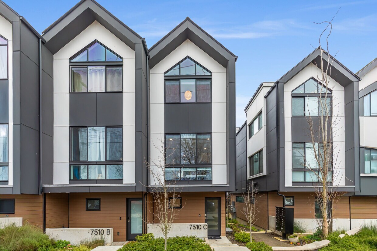 Photo - 7510 43rd Ave S (Seattle, WA)