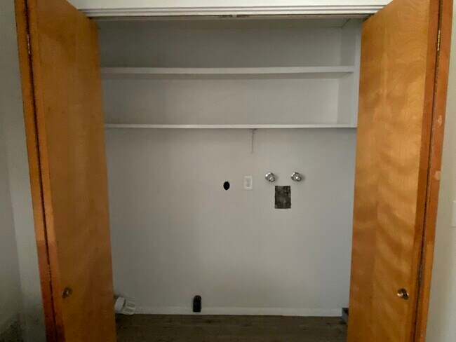 Conexiones para lavadora y secadora - 1808 Taurus Ave