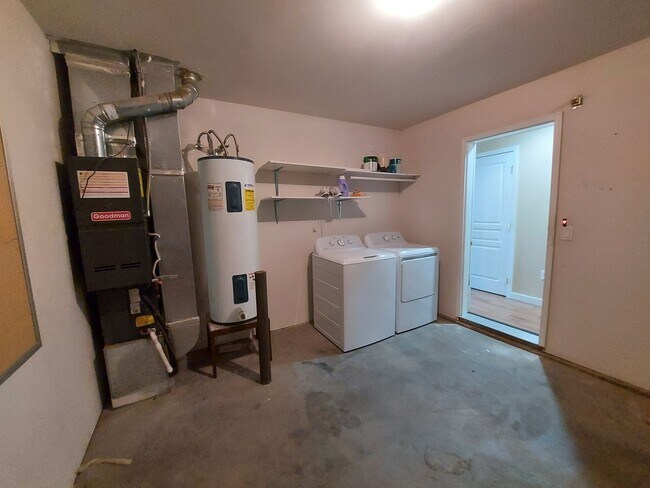 Foto del edificio - 3 bedroom 2 bath home with attached garage