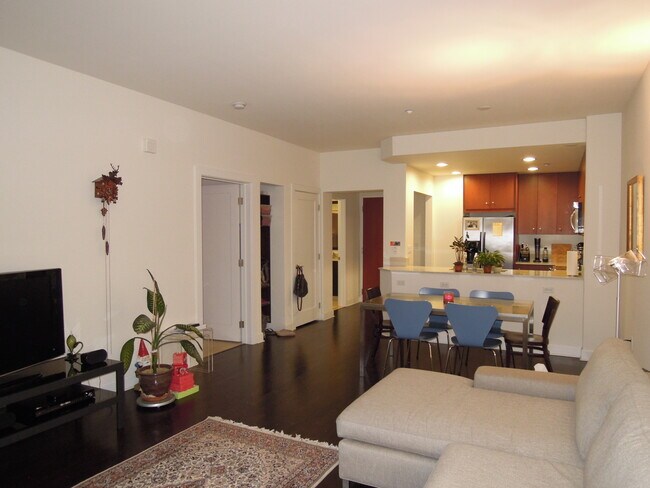 Building Photo - 585 9th St