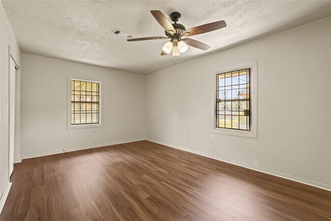 Building Photo - 2315 Leffingwell St