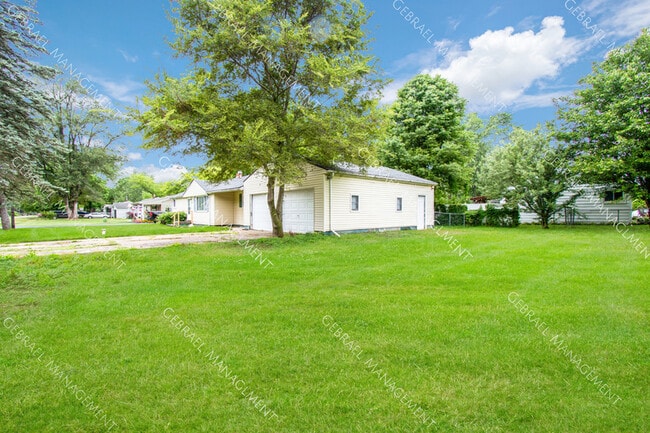 Building Photo - 6229 Crabtree Ln