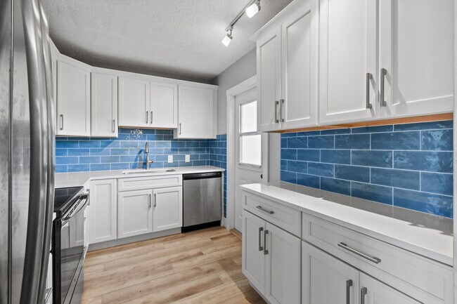 Building Photo - 225 S Beach Rd