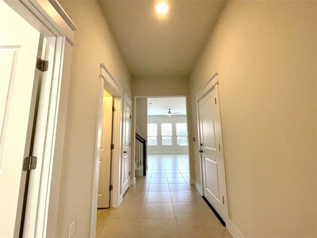 Foto del edificio - 13001 Hymeadow Dr