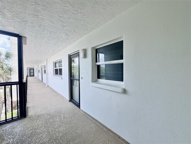 Foto del edificio - 244 St Augustine Ave