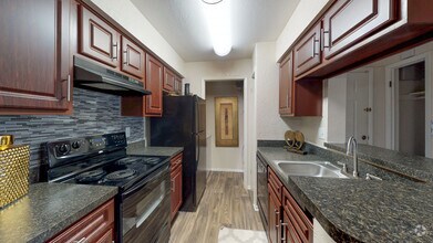 Kitchen - Timberlake Apartments