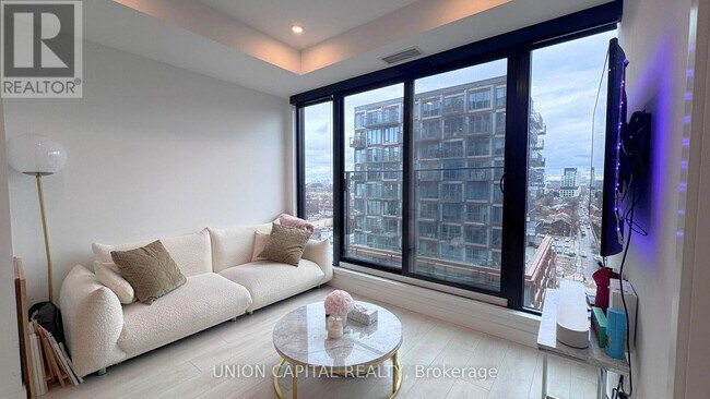 Building Photo - 505 Richmond St W