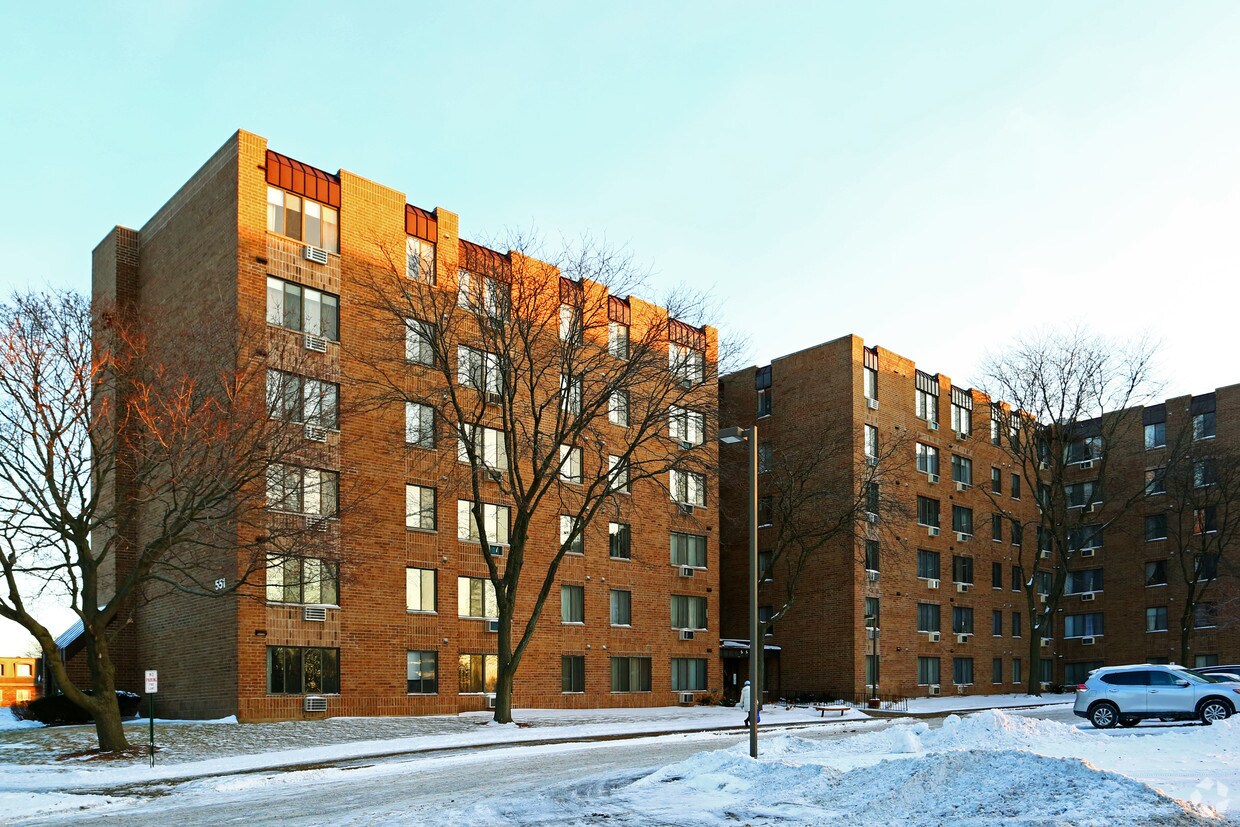 Building Photo - Huntington Towers