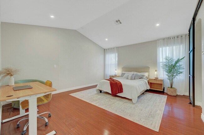 Foto del edificio - 2136 Birch Gray Dr