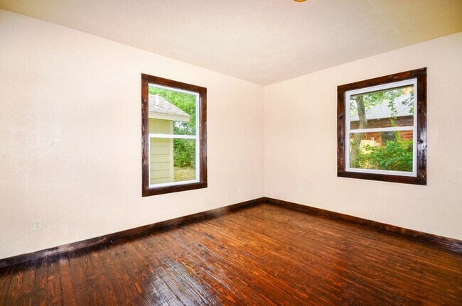 Building Photo - 1421 N Cleveland Ave