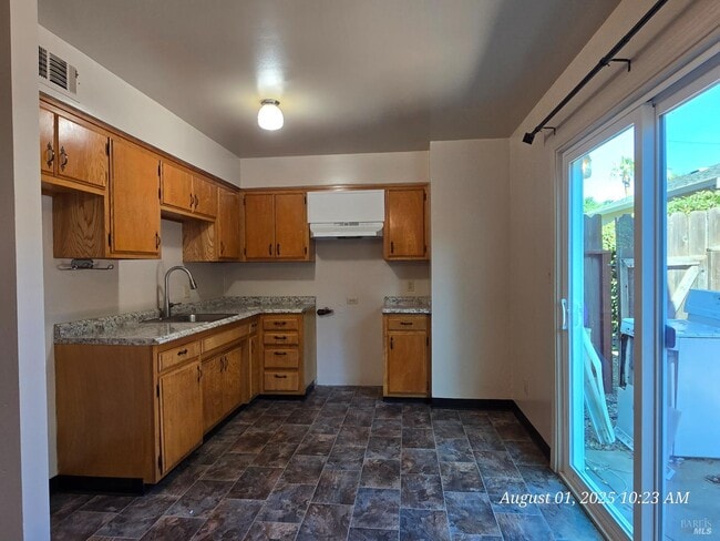 Building Photo - 807 Lovers Ln