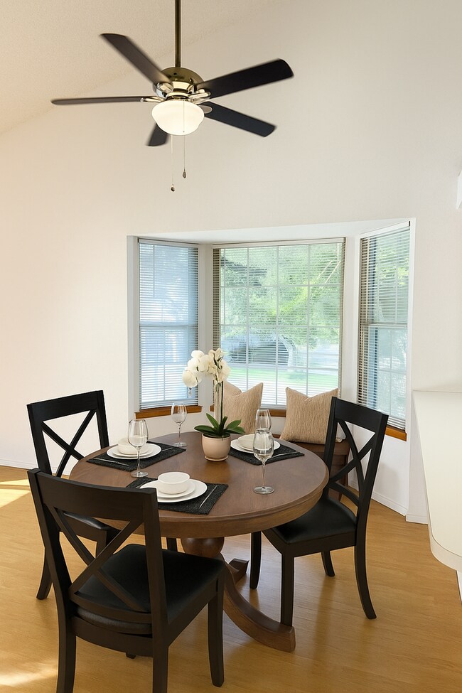Foto del edificio - Gorgeous 4 bedroom home in the foothills o...