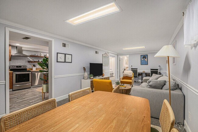 Foto del edificio - Golden Duplex > Unit is fully furnished feels like NEW!