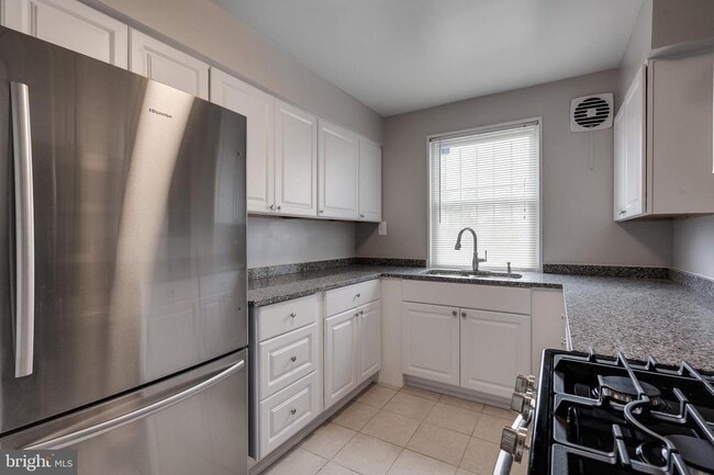 Building Photo - 2327 Wyngate Rd