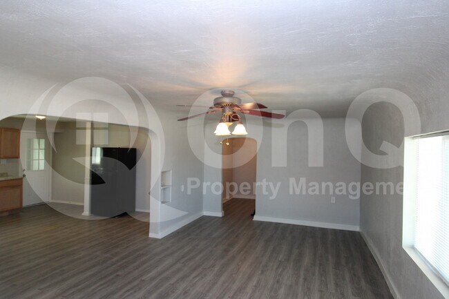 Foto del edificio - 515 W 13th St