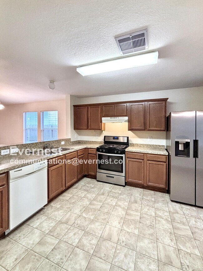 Foto del edificio - 122 Golden Oak Dr
