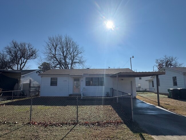 Building Photo - 3340 SW 23rd St