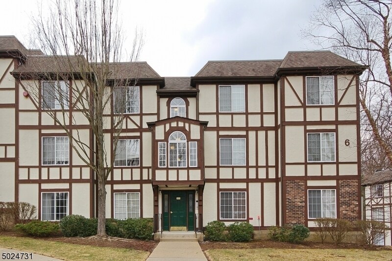 Primary Photo - 78 Village Dr